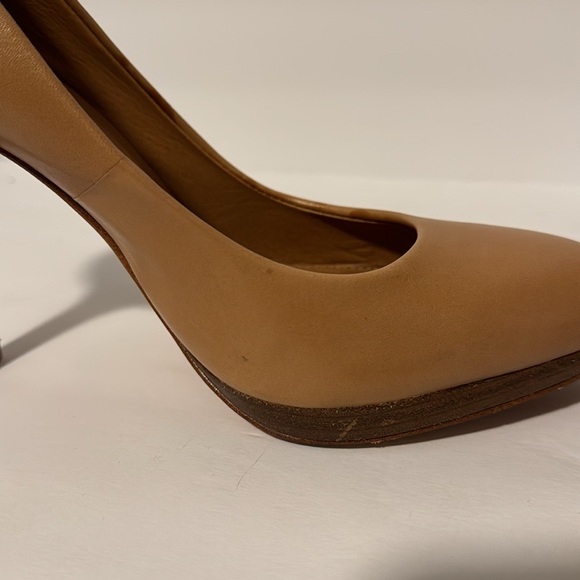 Coach Nude Leather Classic Pumps! - Picture 2 of 8